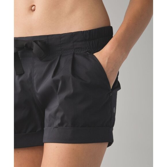 Lululemon Spring Break Away Short Black First Release Women Size 4  3" W7920S - Picture 1 of 16